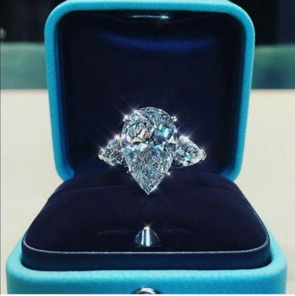 New Gorgeous White Sapphire Wedding Ring - Picture 5 of 6